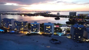 Beach Condo. Heart of The Hotel Zone, Cancun